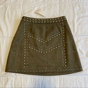 NWT Tobi JEANNETTE OLIVE FAUX SUEDE A-LINE SKIRT, Medium